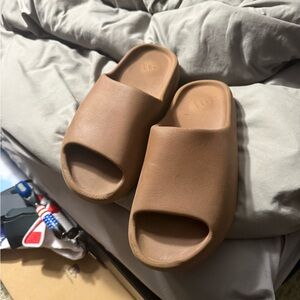 Yeezy slides “Ochre”